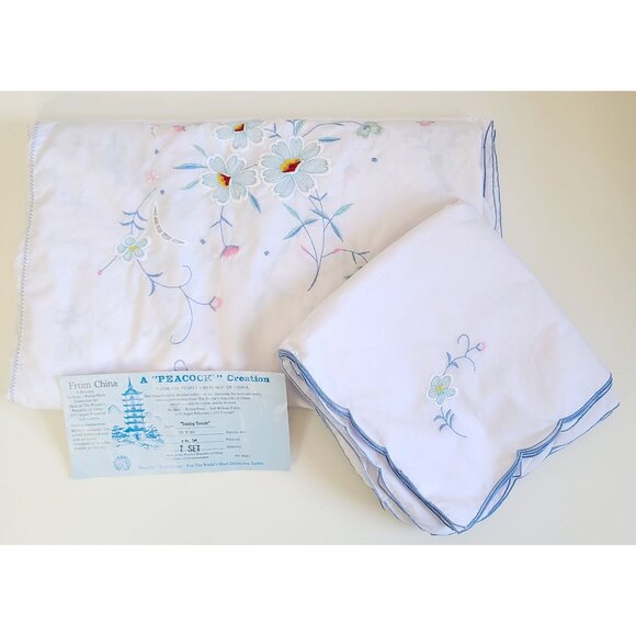 Vintage Linen Tablecloth Peacock Set With Embroidered Daisies Perma Press *READ* - Picture 1 of 16